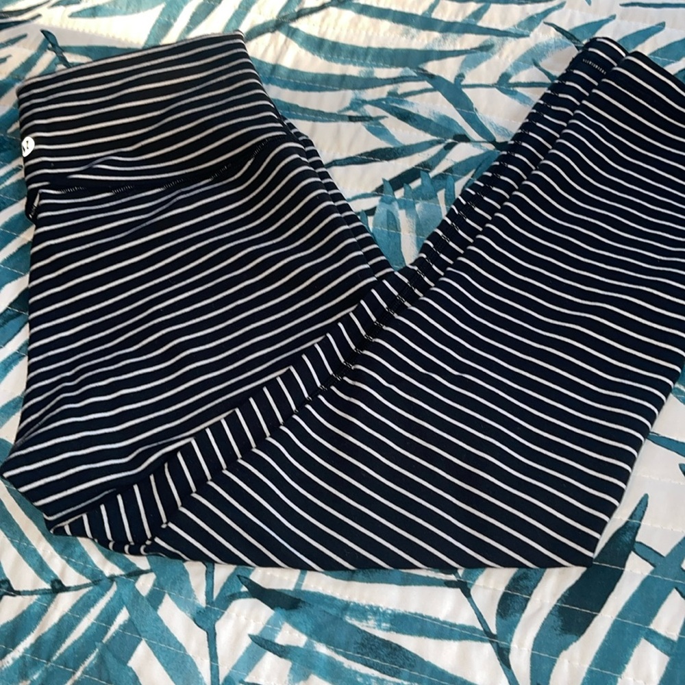 Lululemon capris size 8